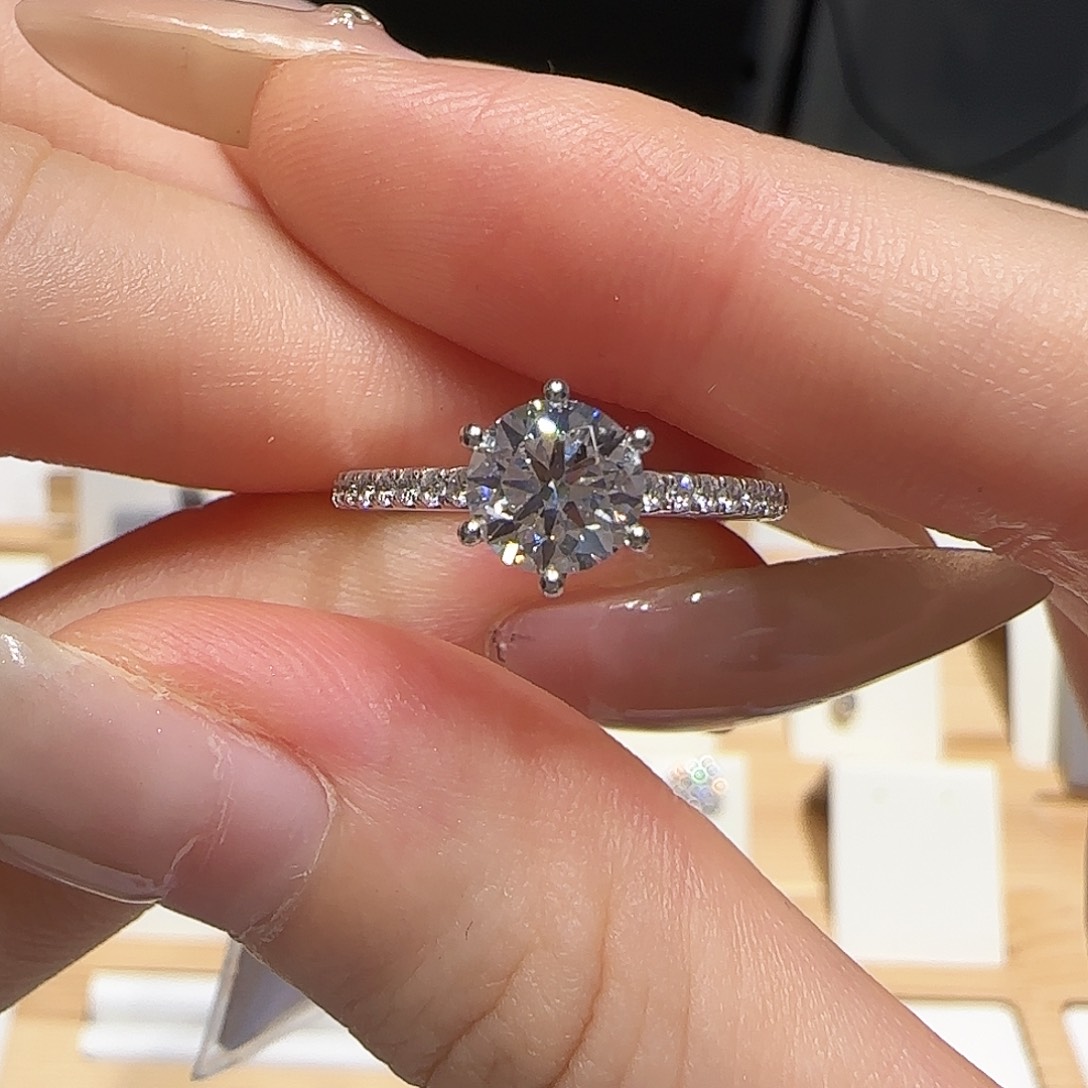 实验室培育钻石铂Pt950镶嵌一卡星光白月光 11-17圈