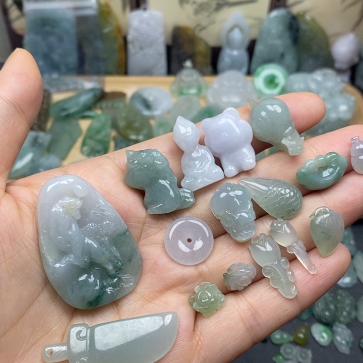 翡翠未镶嵌颈饰配饰一个