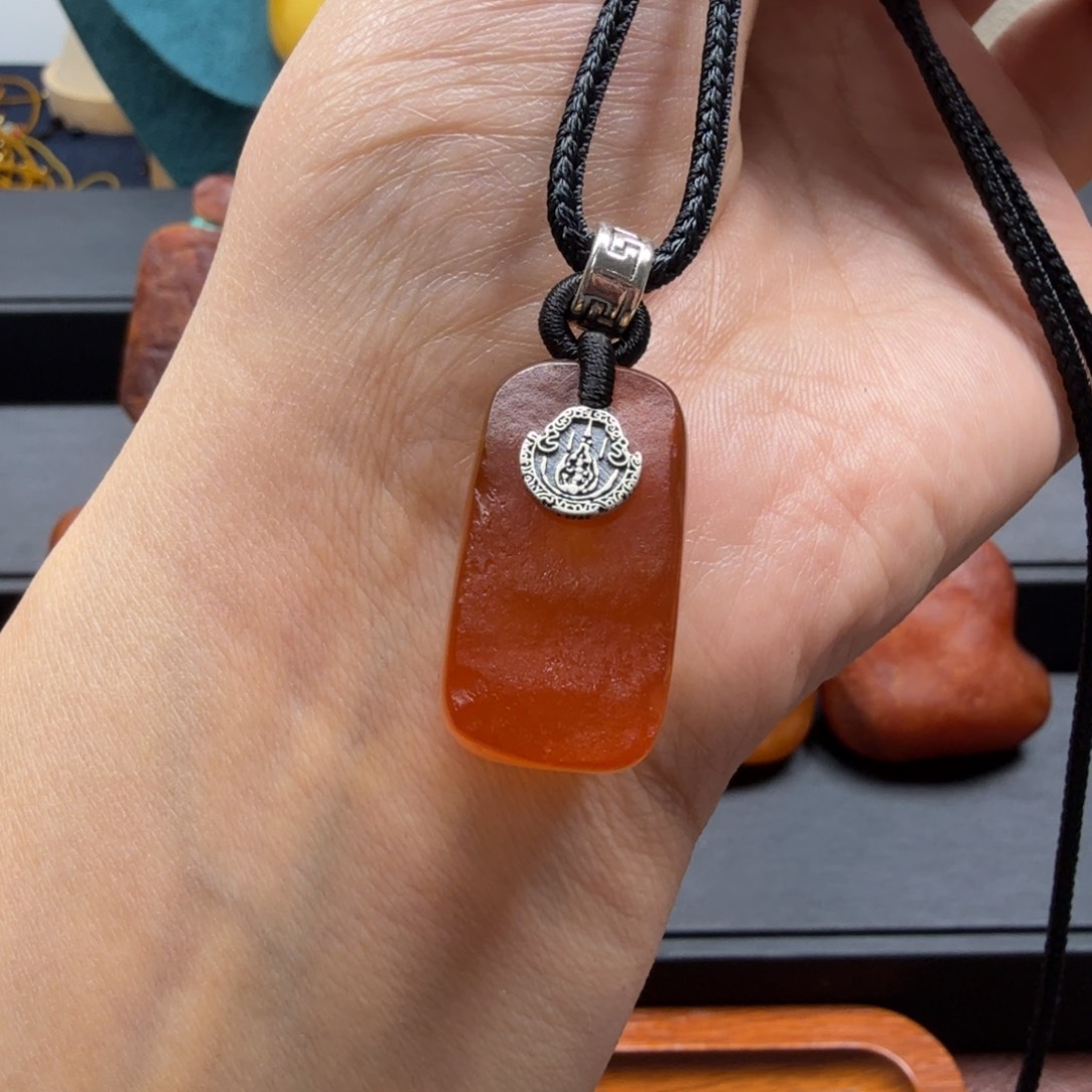 琥珀吊坠(赠链)未镶嵌