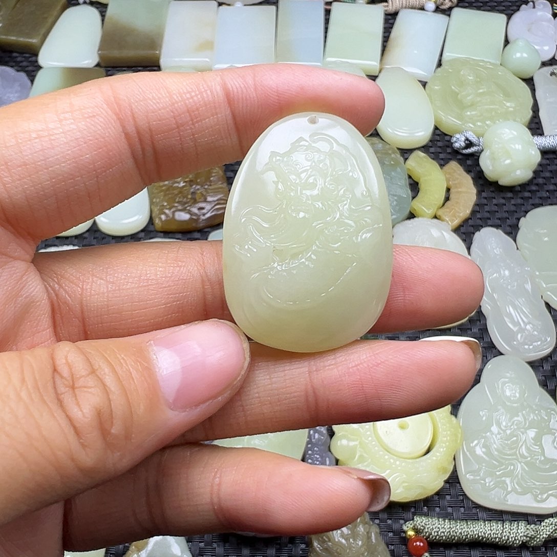 和田玉未镶嵌颈饰卡37