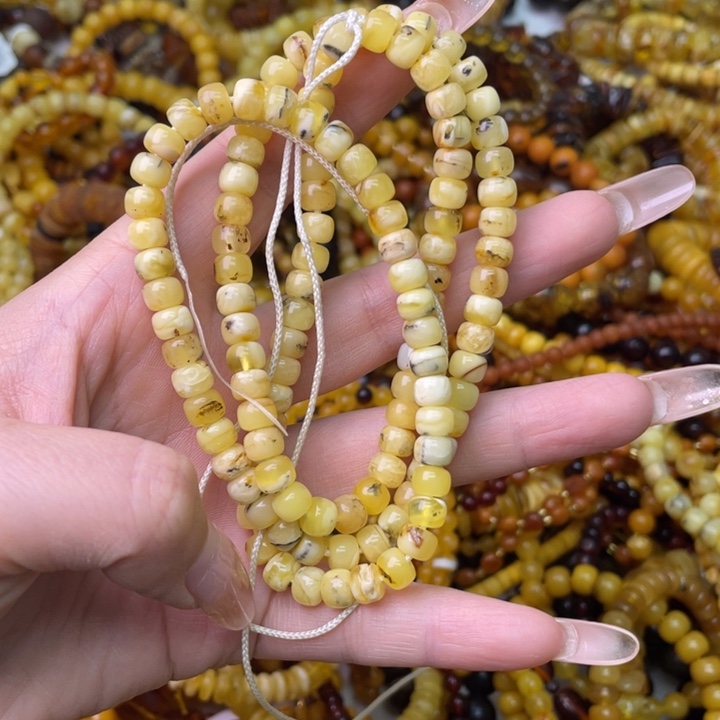 两***住琥珀未镶嵌珠宝奇石