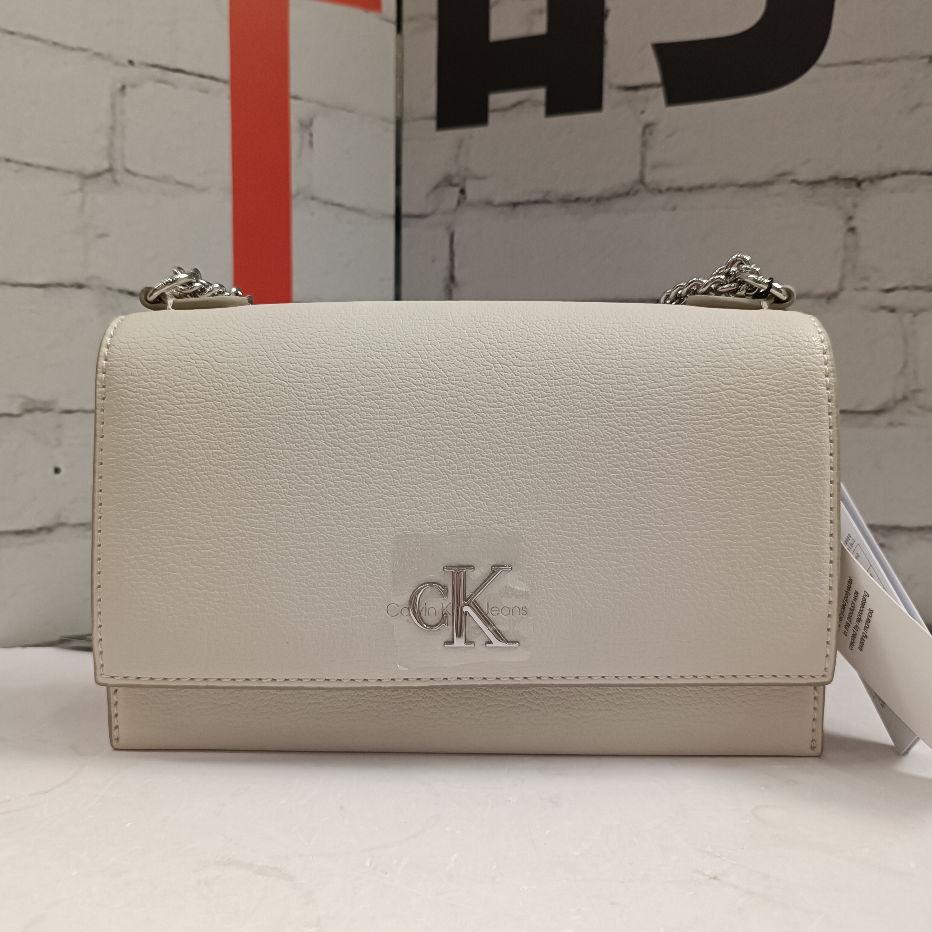 99新 Calvin Klein/卡尔文·克雷恩 CK斜挎包  S140  18*14