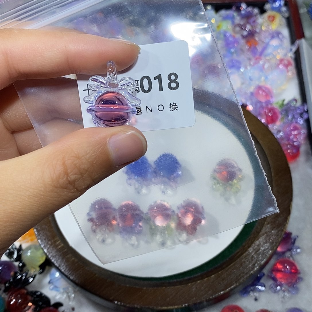 Q***-玻璃颈饰18铃铛一个