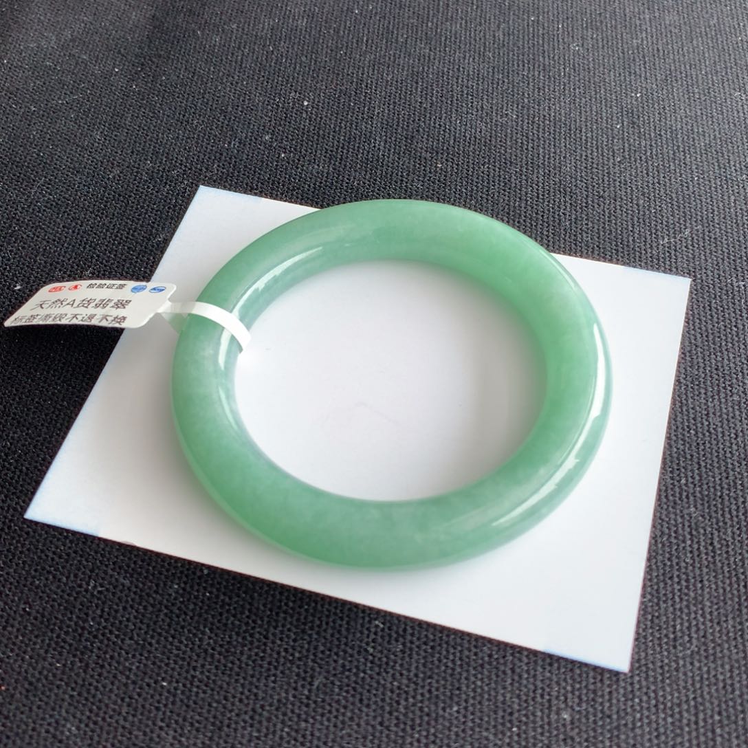 翡翠未镶嵌手镯满绿