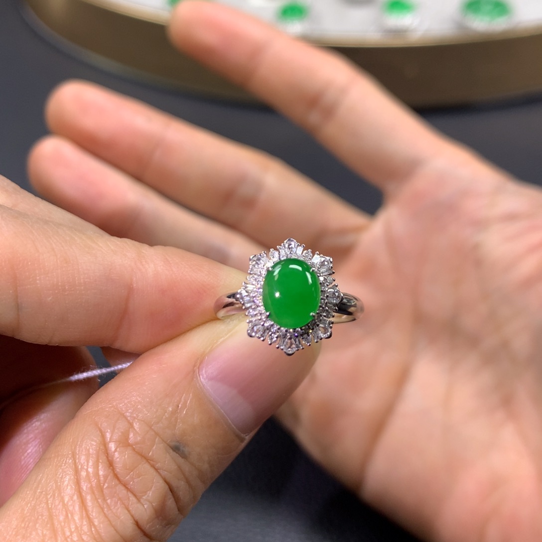 翡翠戒指18K金镶嵌翡翠