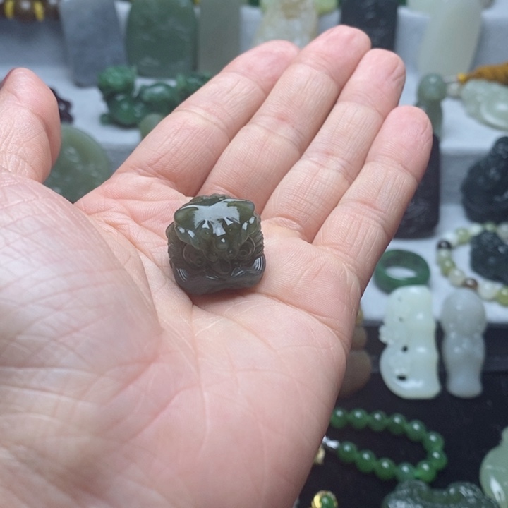 和田玉吊坠未镶嵌