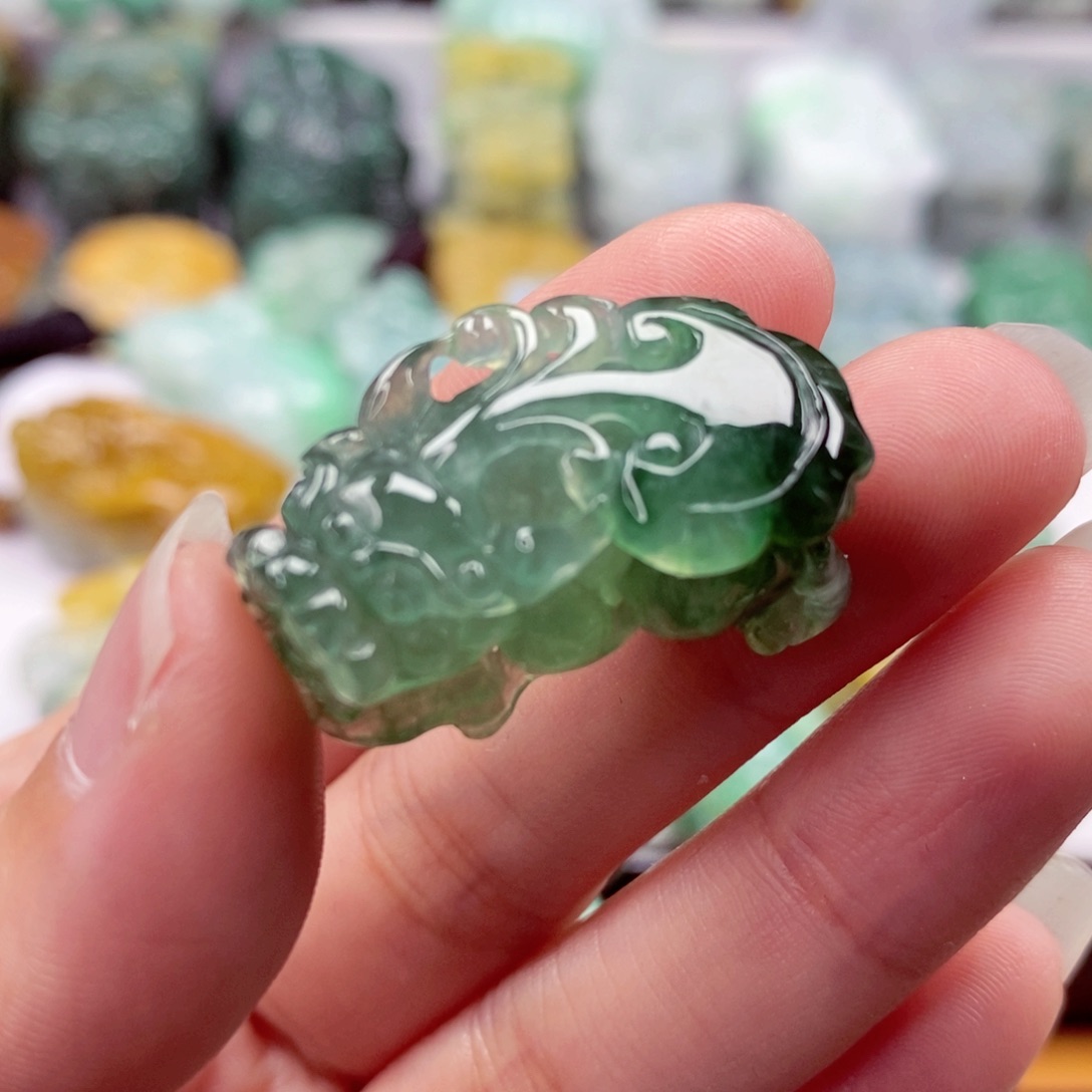 翡翠颈饰未镶嵌翡翠