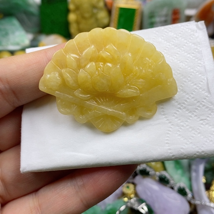 翡翠吊坠(赠链)未镶嵌