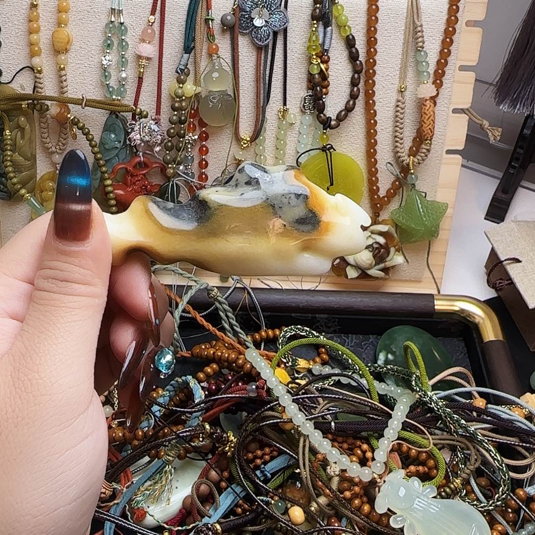 一****蛇纹石玉合金颈饰