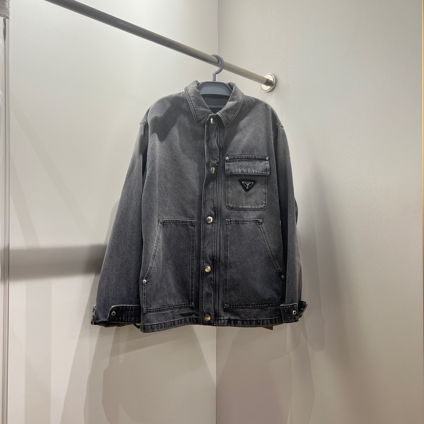 99新 Prada/普拉达 dec01 黑灰三角钢标牛仔夹克 M码