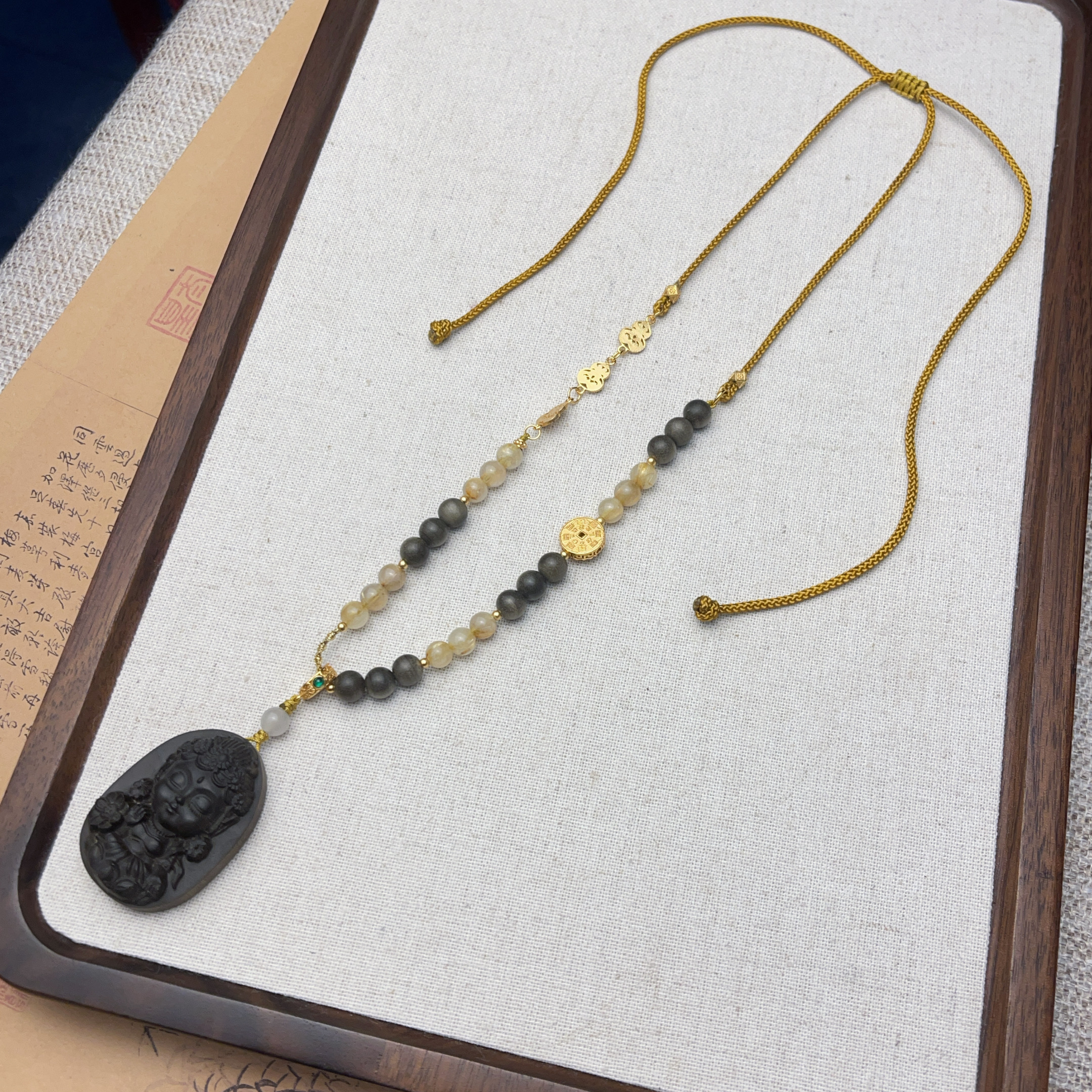 【珊木居】S267JY 度度 老山檀香阴沉0.6度母0.9*2.6*3.6配和田吊坠