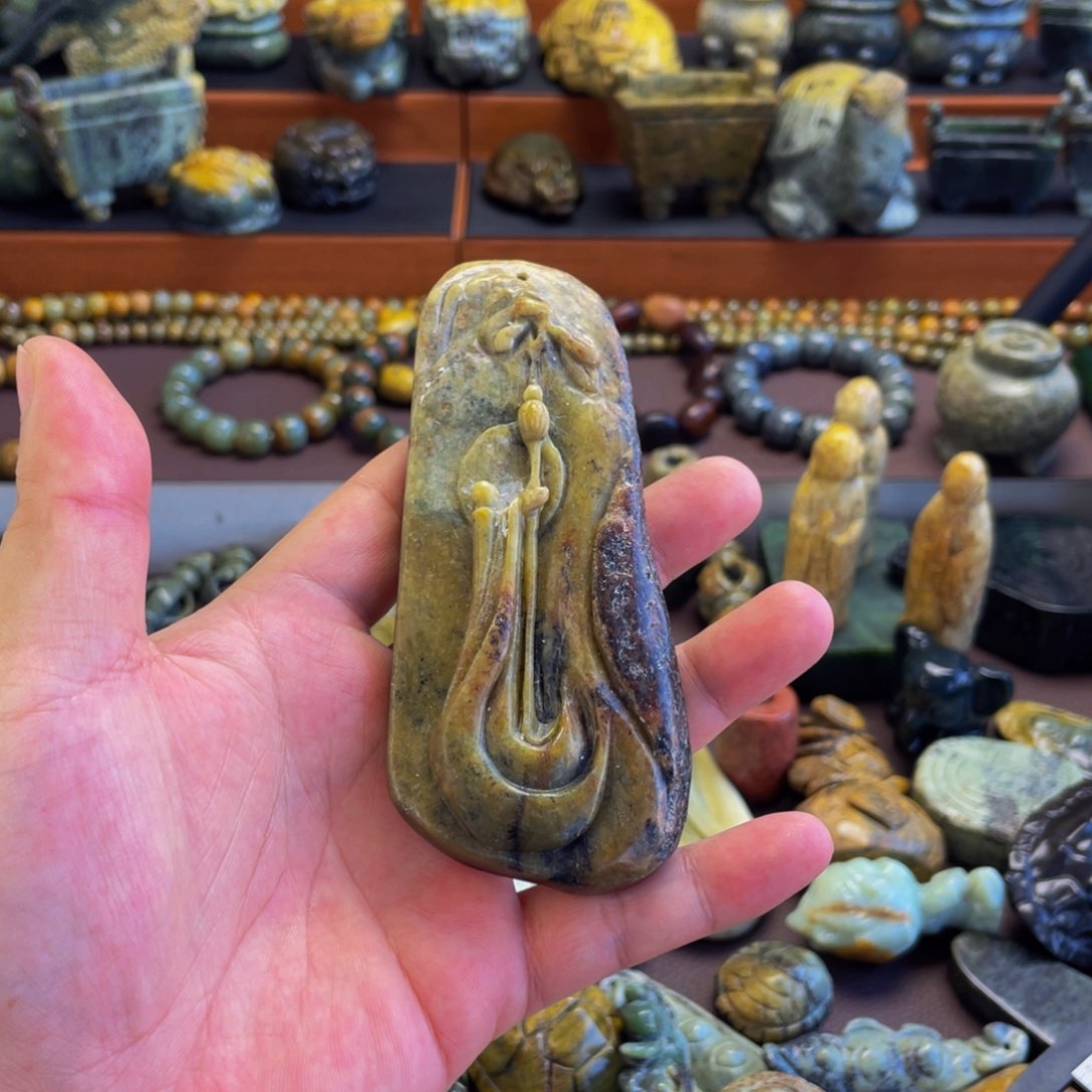 【闪购商品】未镶嵌岫岩河磨玉（透闪石质玉）挂件