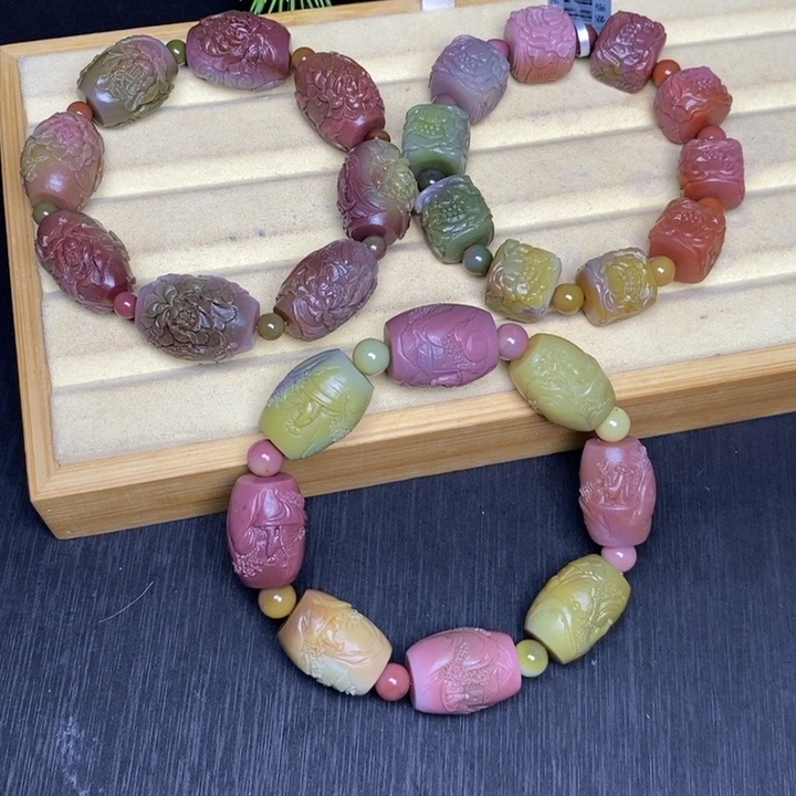 四川天然大凉山盐源玛瑙苏工雕刻浓郁炫彩凤穿牡丹山水手串手持