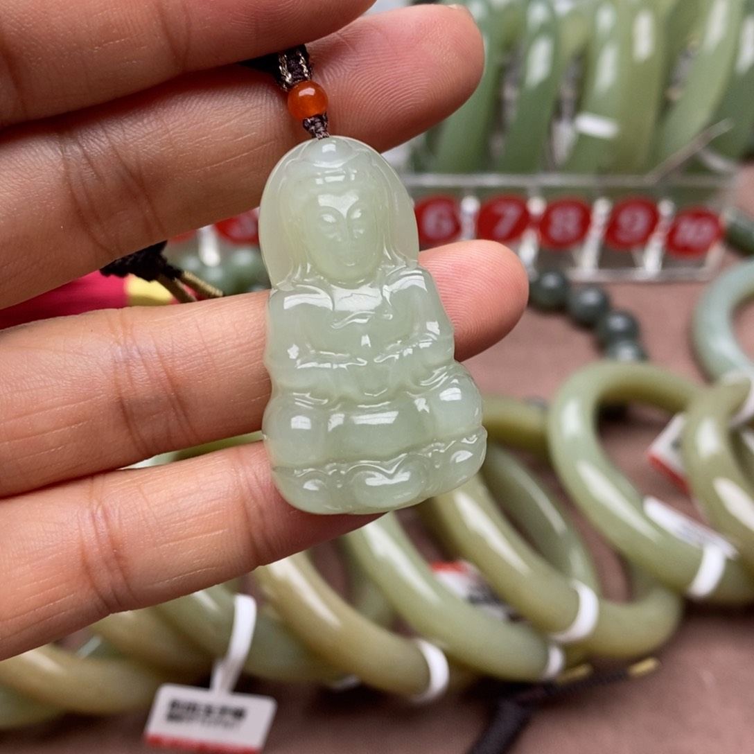 和田玉颈饰未镶嵌