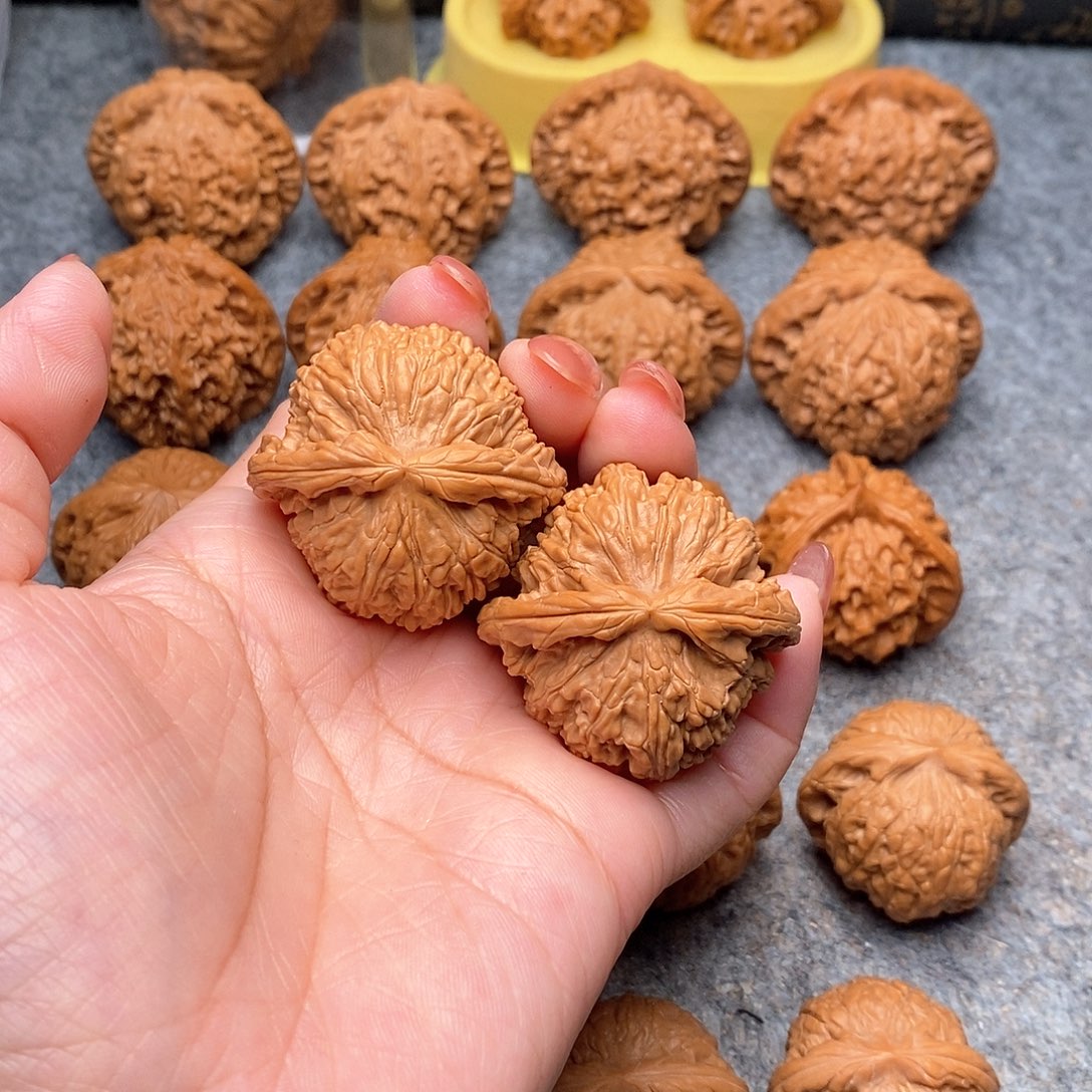 文玩核桃把件精品特价白狮子41