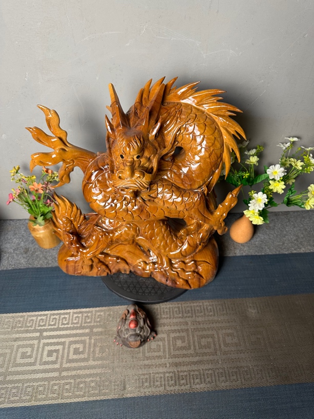 生意兴隆（龙），香樟木一体成形。