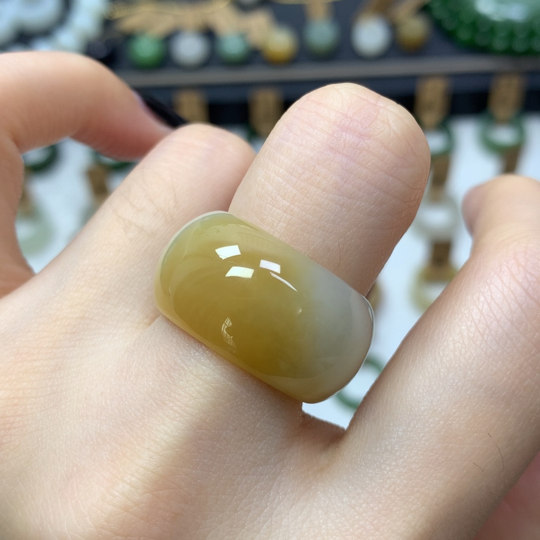 和田玉未镶嵌戒指金糖