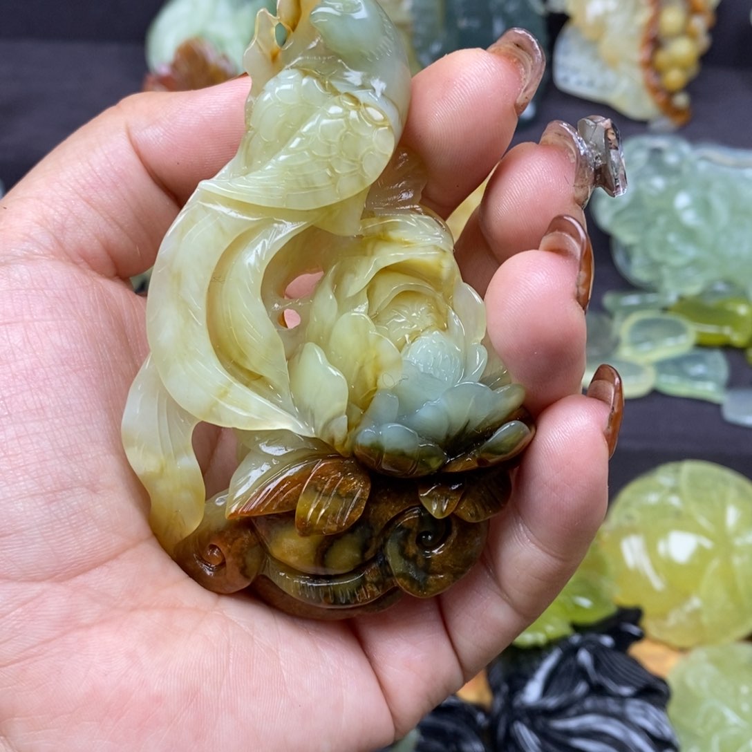 蛇纹石玉颈饰未镶嵌