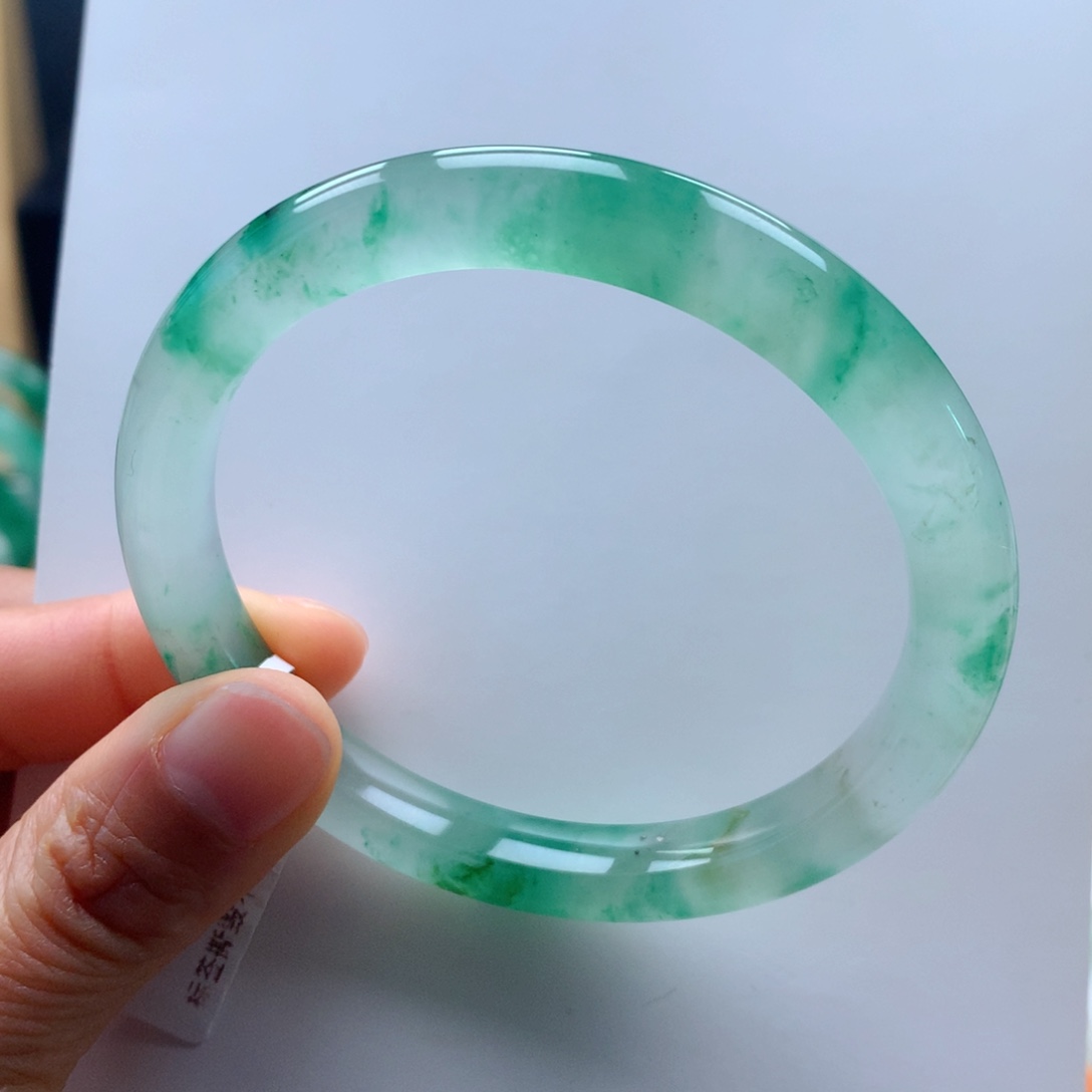 未镶嵌手镯石英质玉