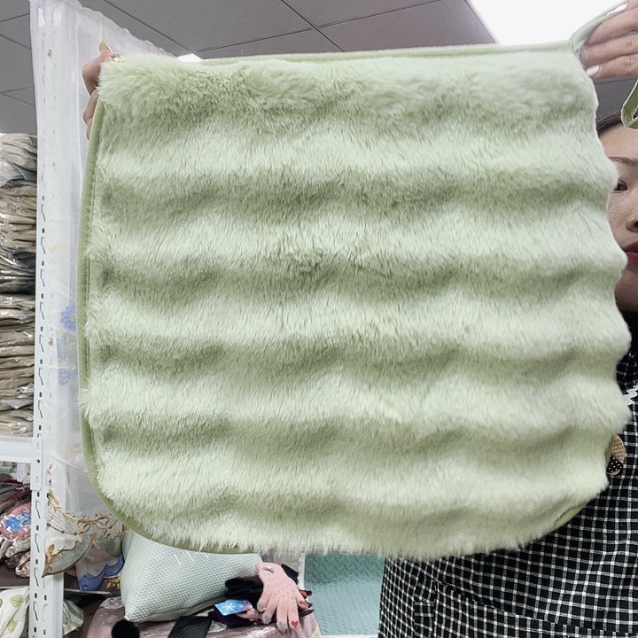 毛绒啦咯啦咯啦咯啦咯啦