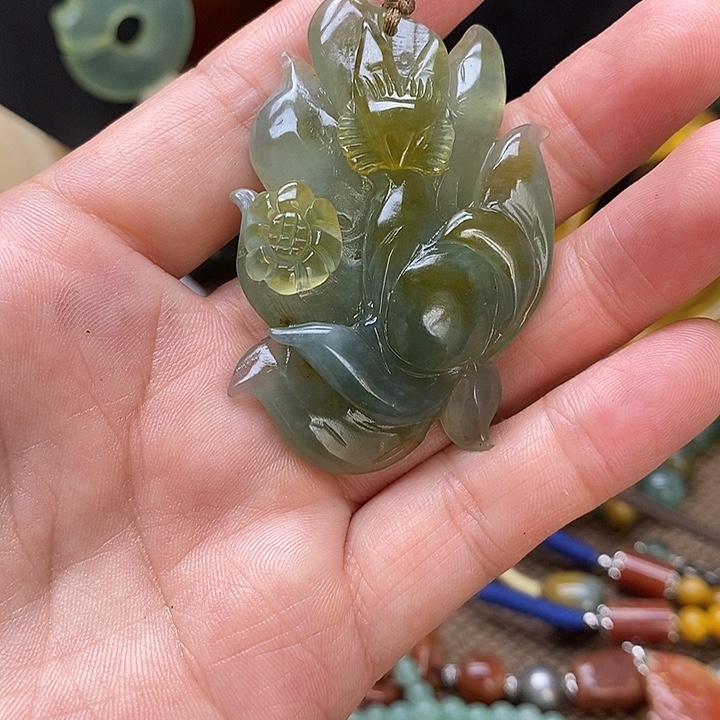 一***”未镶嵌蛇纹石玉项链