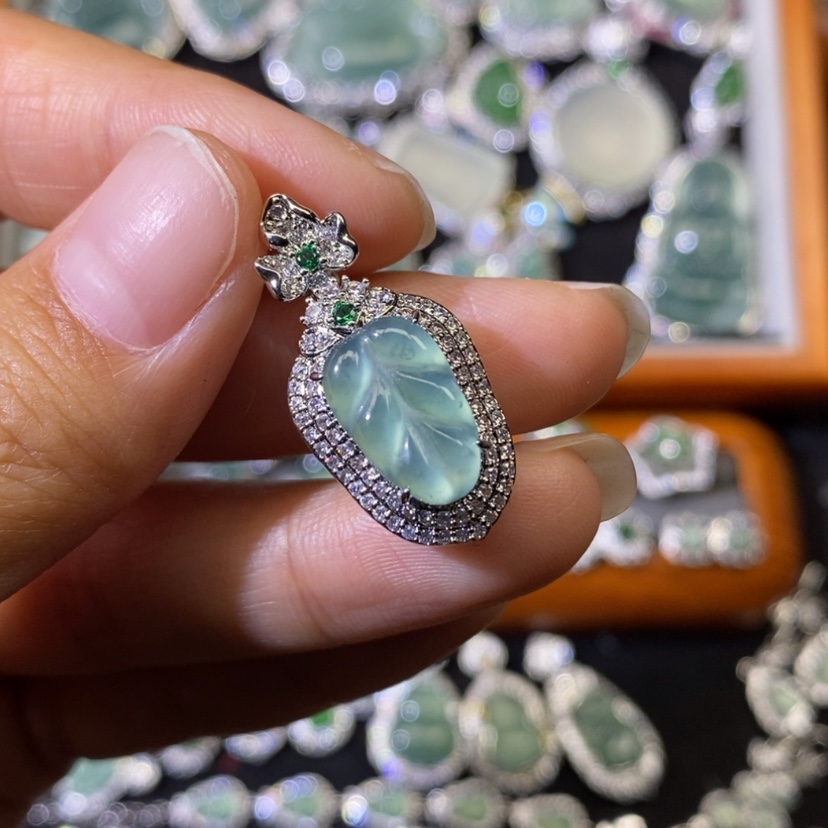 【闪购商品】翡翠颈饰未镶嵌天然