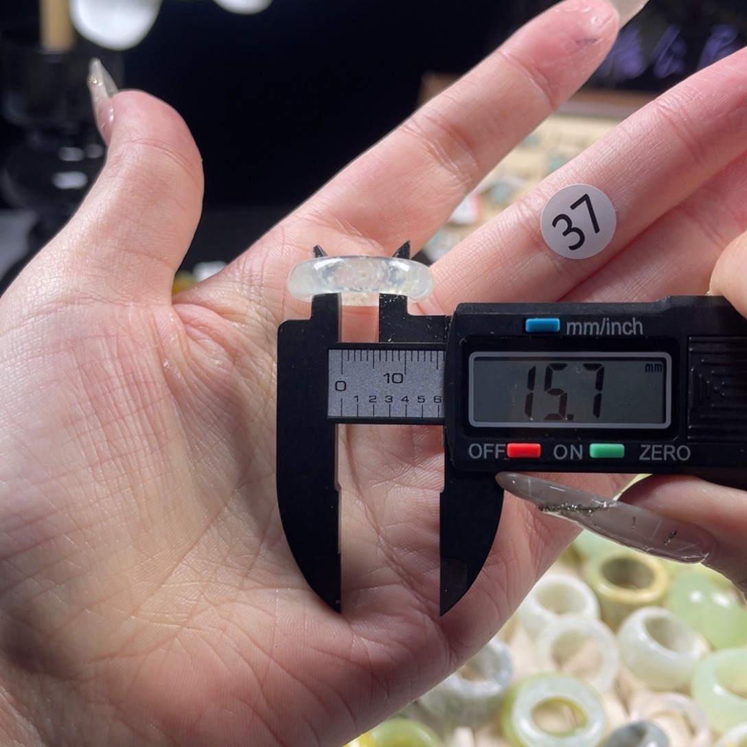 蛇纹石玉未镶嵌戒指