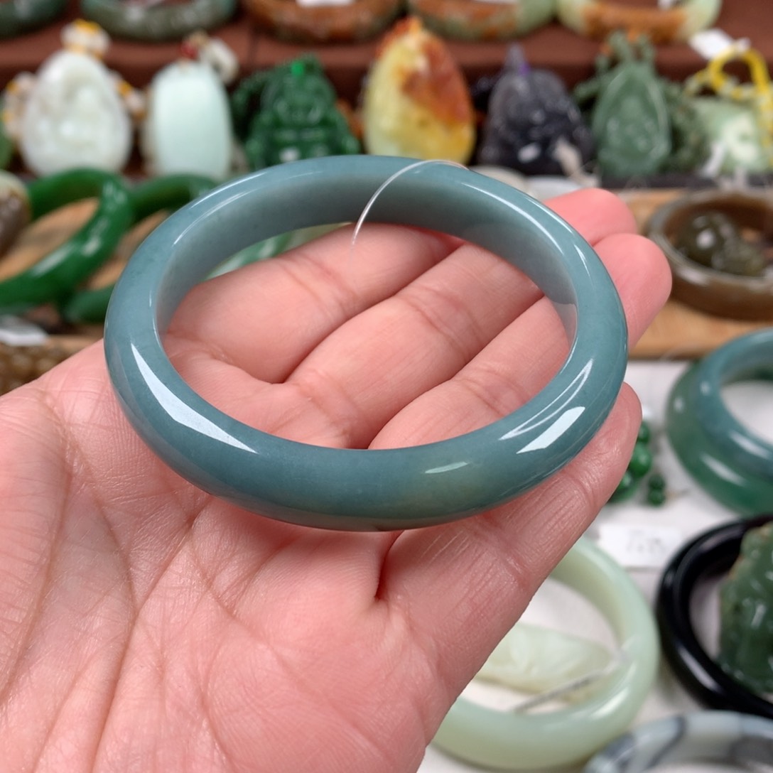 翡翠手镯未镶嵌56.8口径