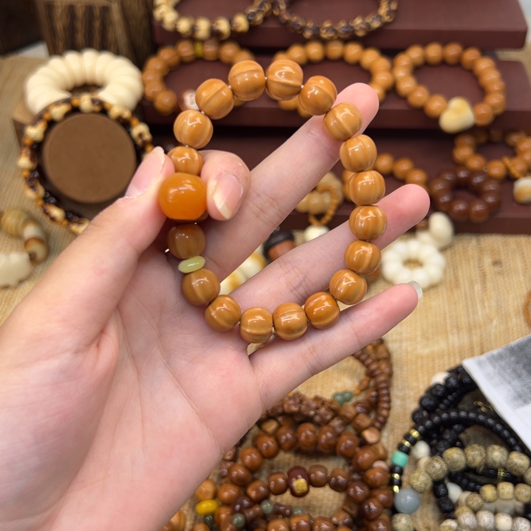 刘****猴头核桃手串搭配富甲