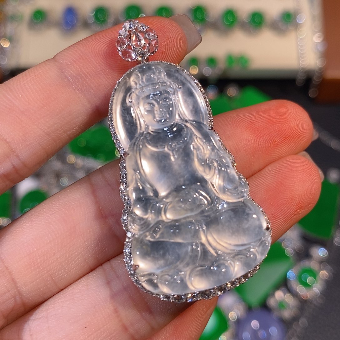 翡翠18K金镶嵌颈饰