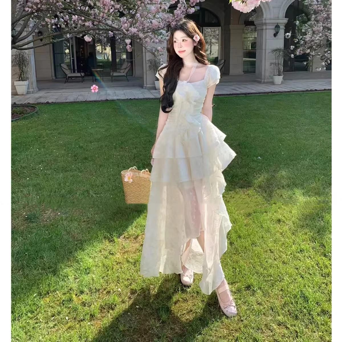 法式茶歇不规则方领短袖连衣裙女夏季设计感收腰显瘦度假风长裙子