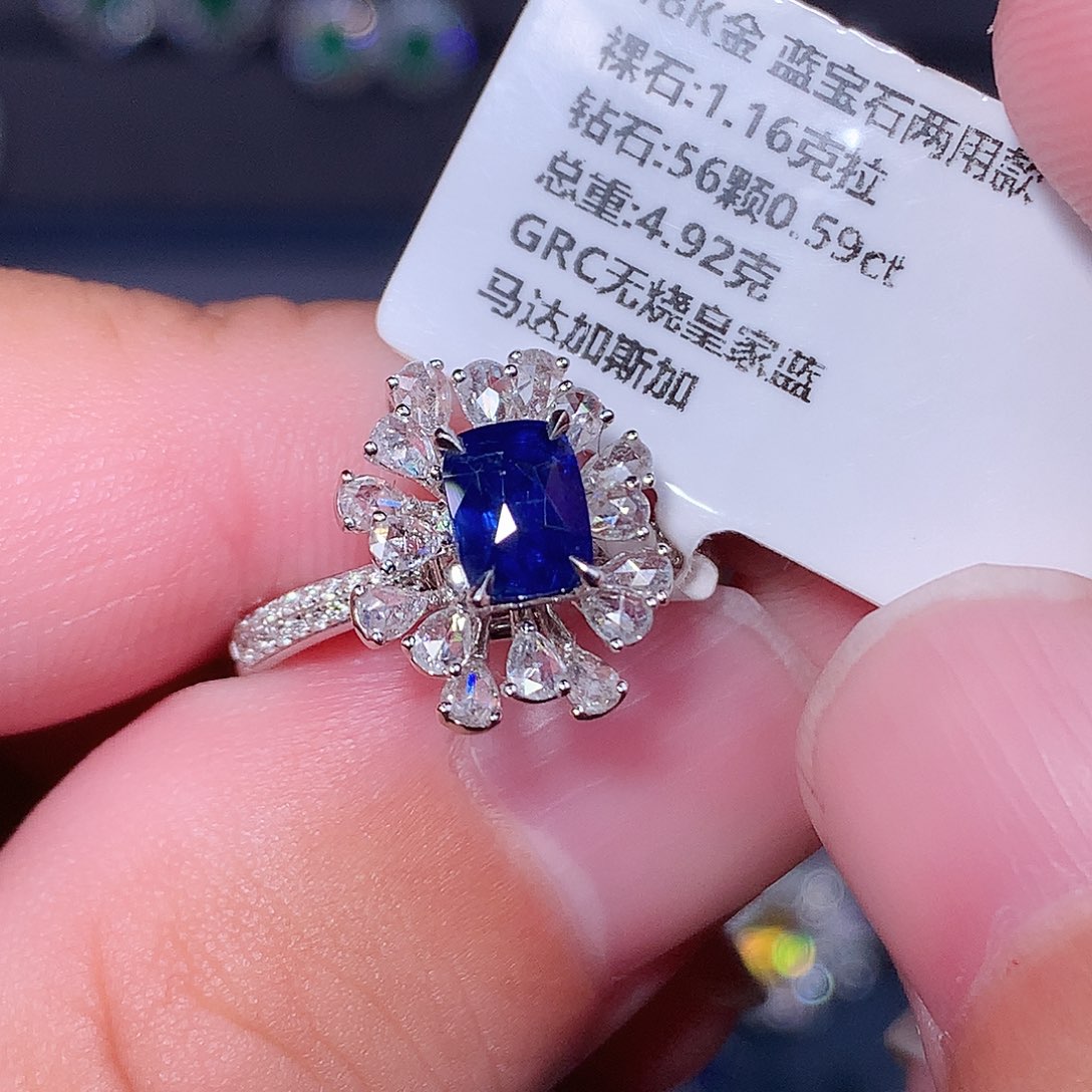 蓝宝石戒指18K金镶嵌