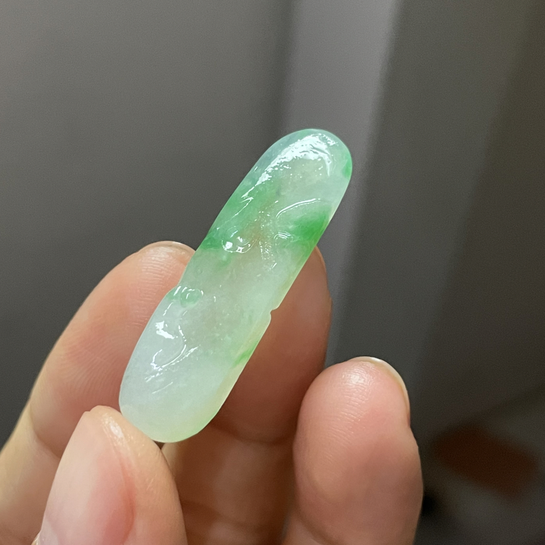 天然翡翠毛货自然光实拍冰飘绿花悟道吊坠