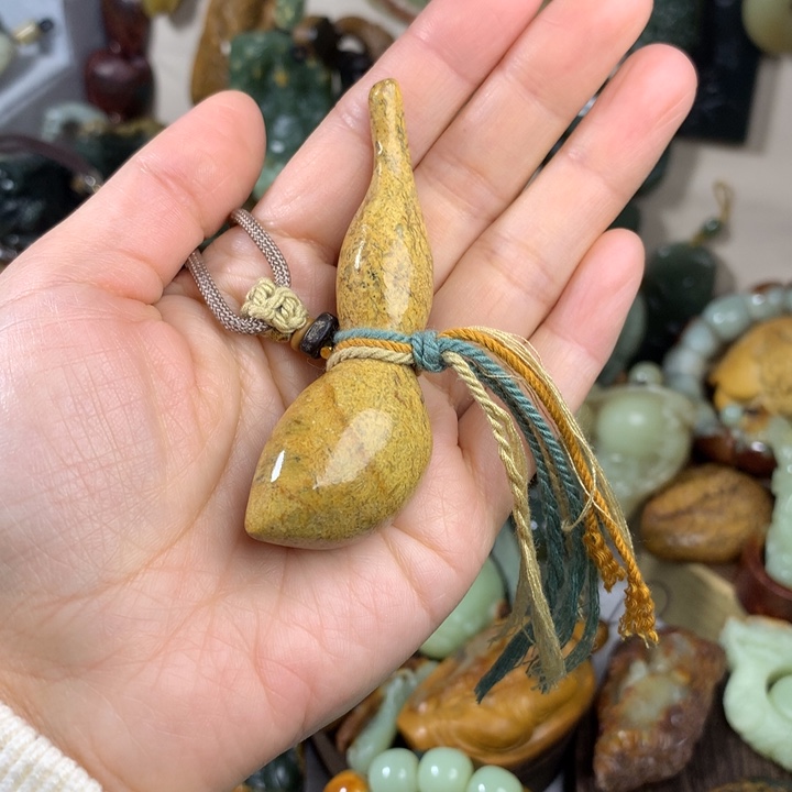 岫岩河磨玉（透闪石质玉）吊坠未镶嵌