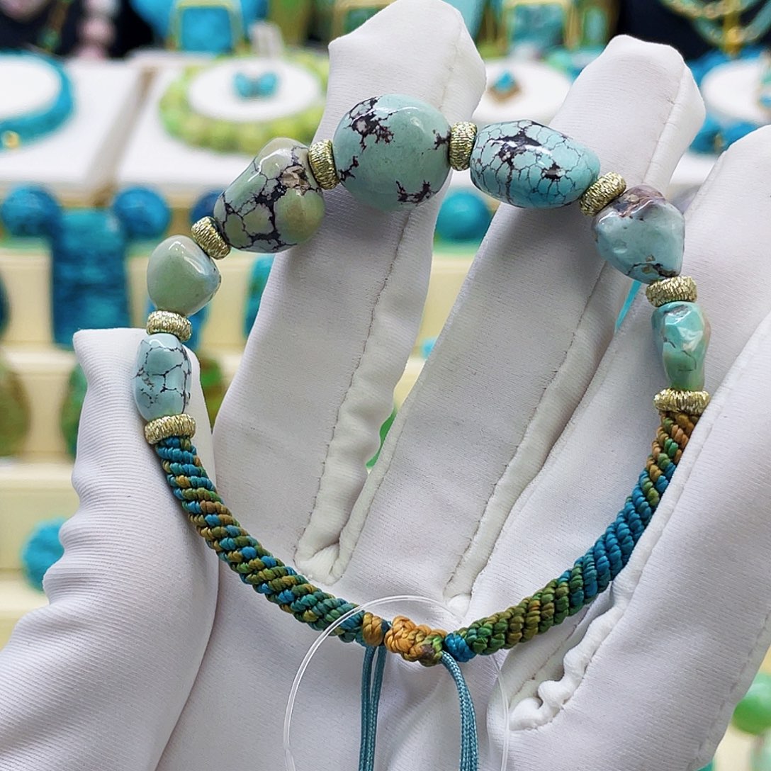 绿松石未镶嵌颈饰