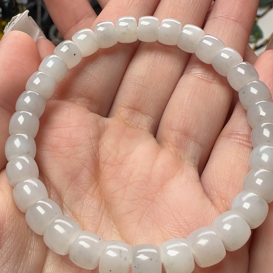 木***.和田玉未镶嵌颈饰