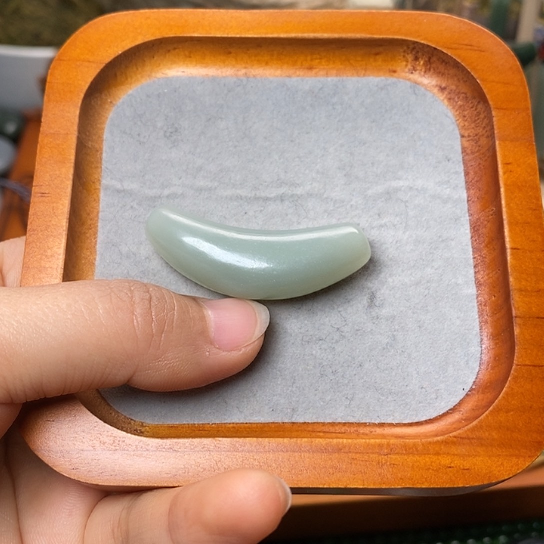 小***鱼和田玉未镶嵌颈饰