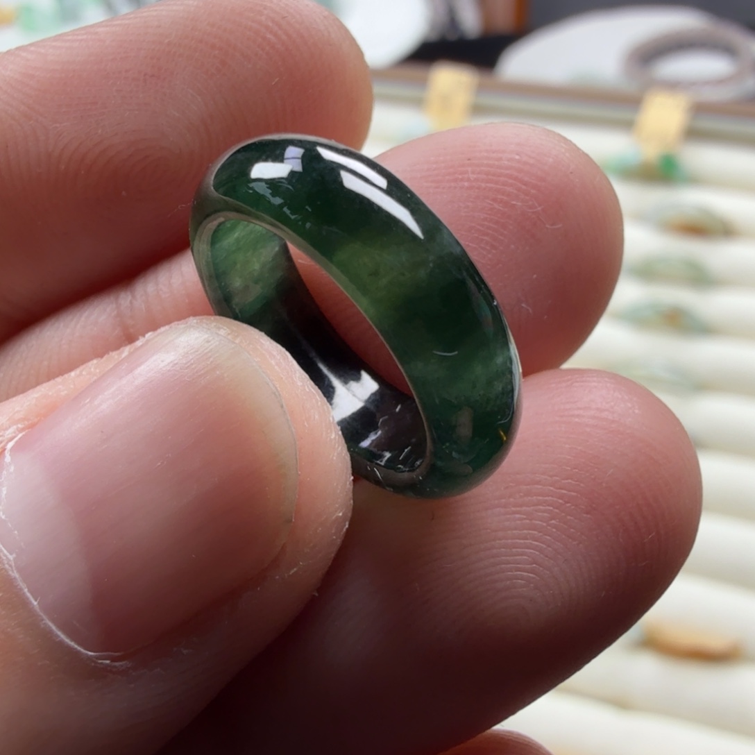 翡翠未镶嵌戒指抹翠绿老坑料6码