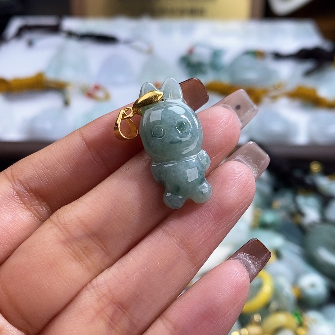 翡翠未镶嵌颈饰7577