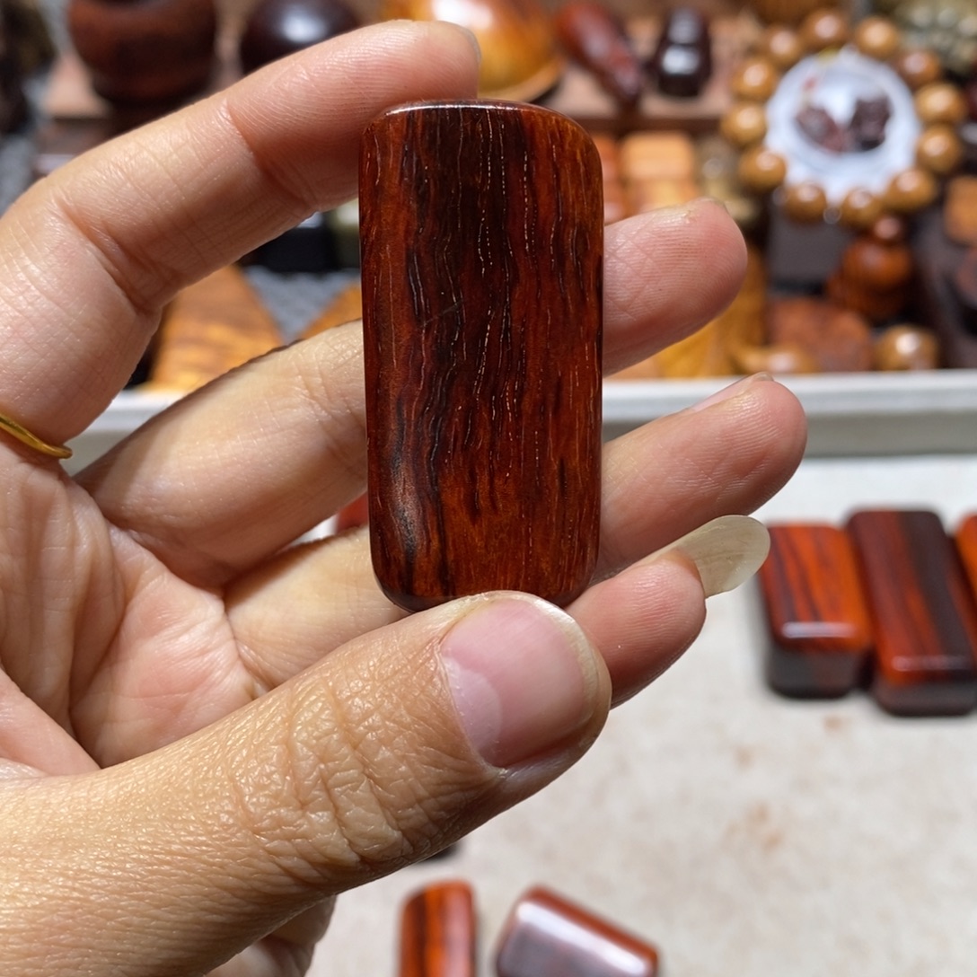 齐***胜檀香紫檀（小叶紫檀）