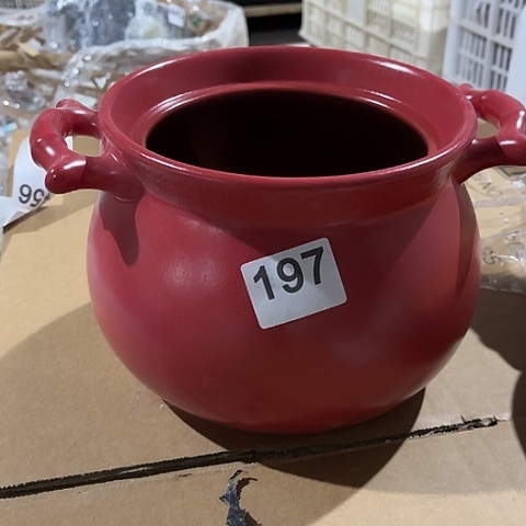 微瑕，明火。口径16，高15针孔，无盖，3L，197