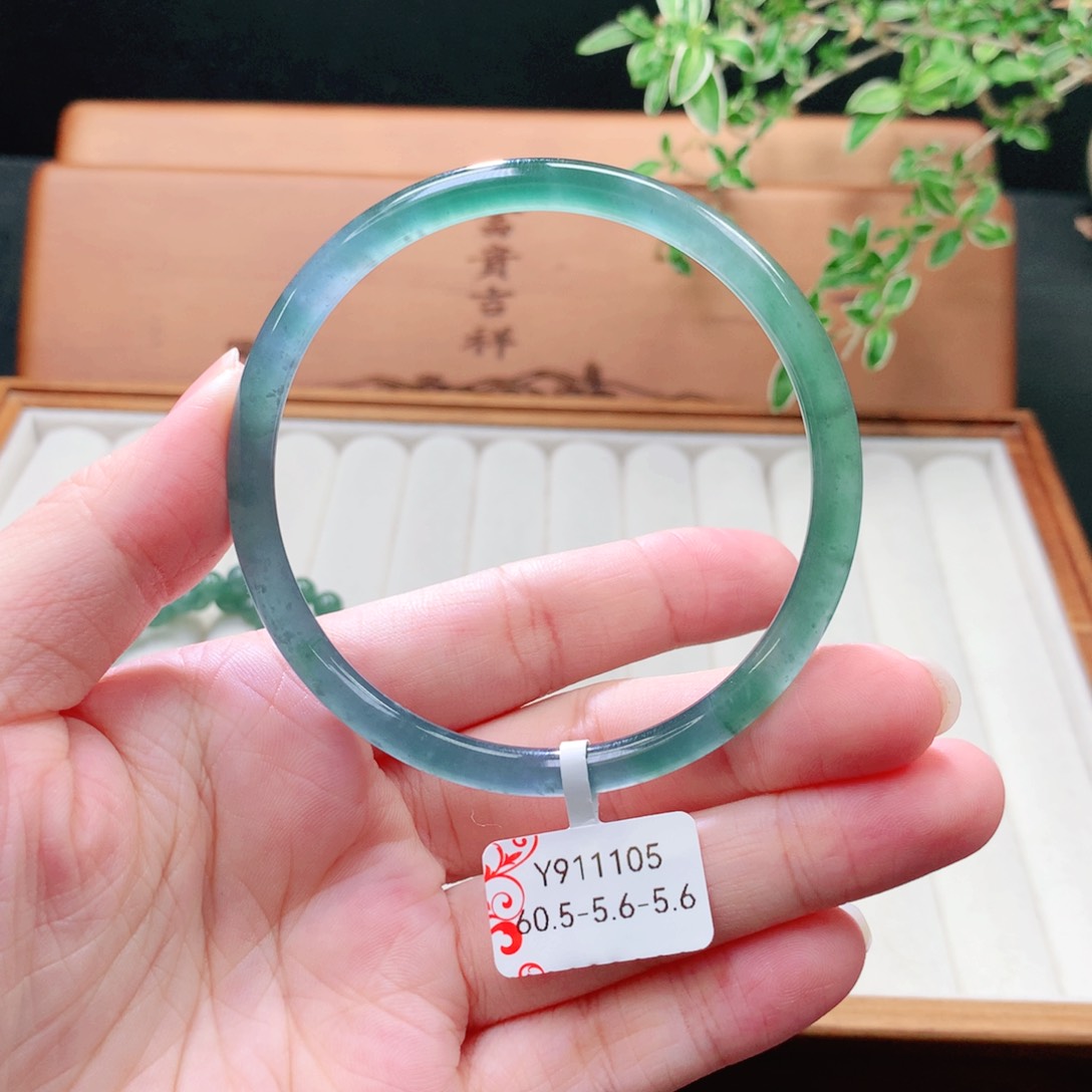 未镶嵌手镯（圆镯）翡翠