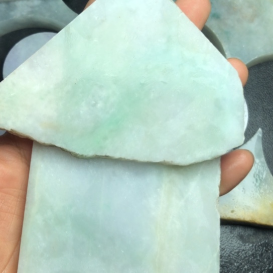 翡翠未镶嵌颈饰裸石