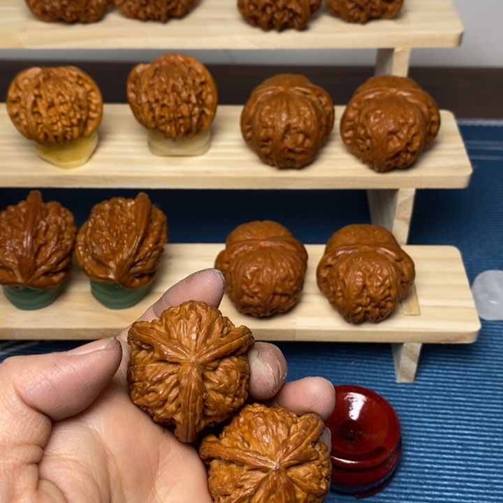 默***r文玩核桃把件三棱