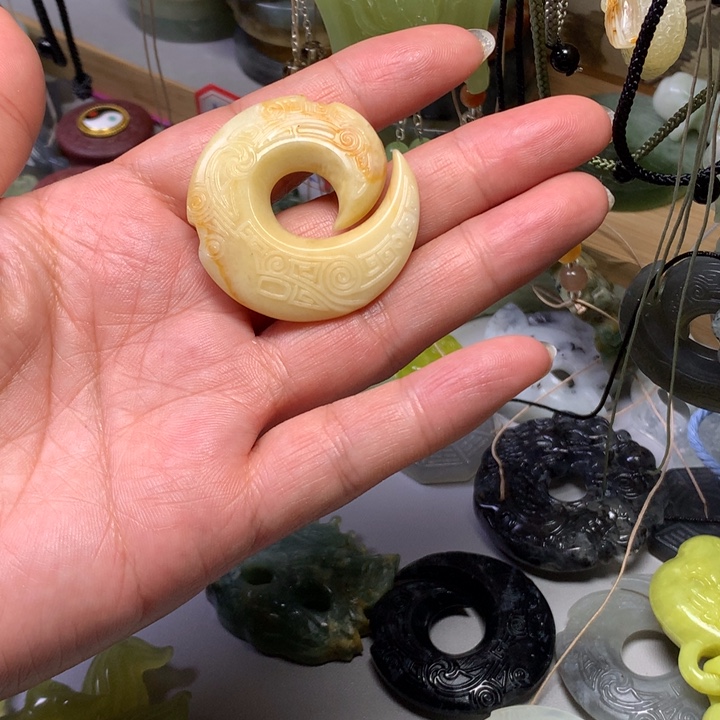 合金蛇纹石玉颈饰