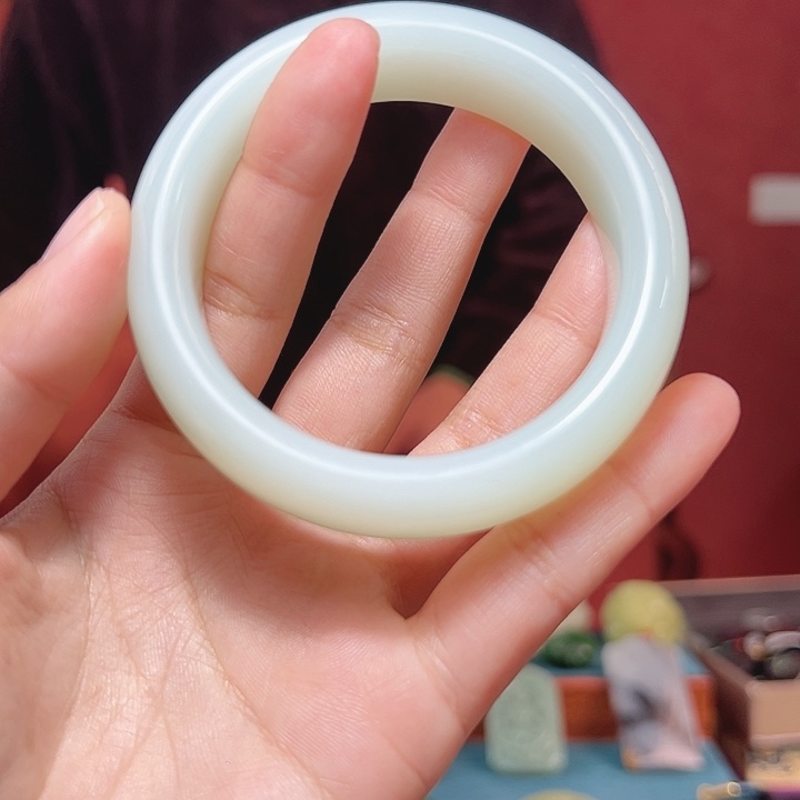 小***屋和田玉未镶嵌颈饰