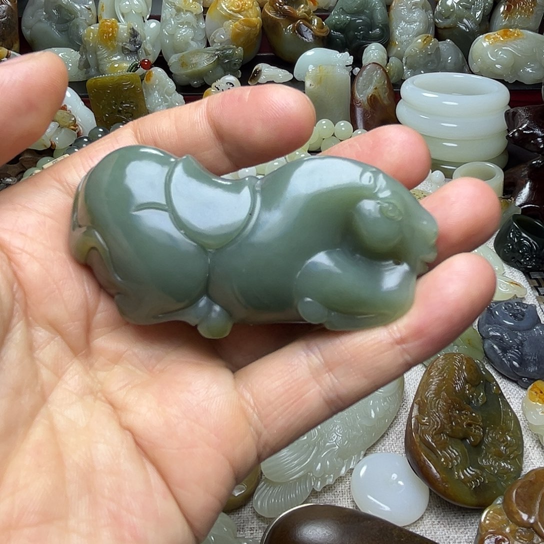 和田玉未镶嵌把件