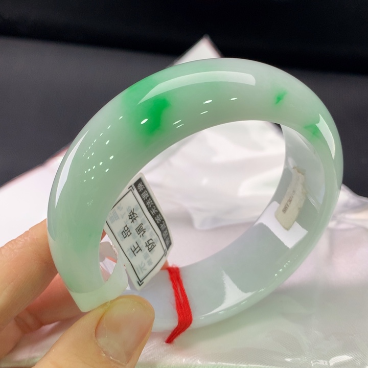 翡翠未镶嵌手镯正圈58-59轮胎