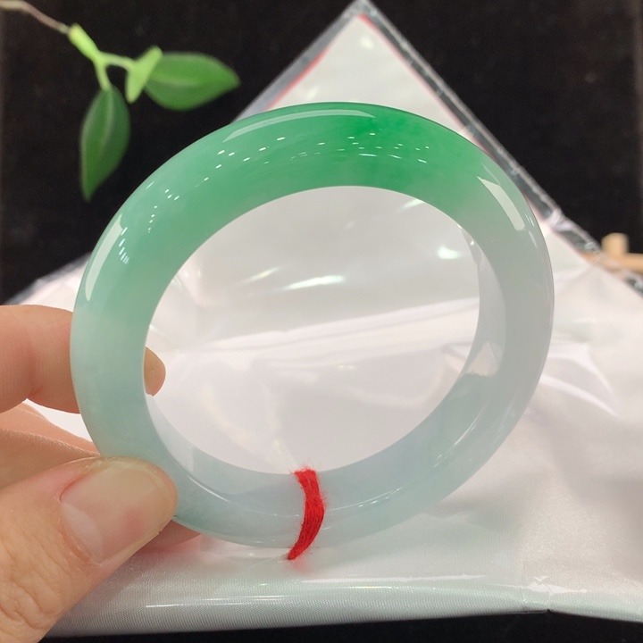 翡翠手镯未镶嵌不***心111/0024