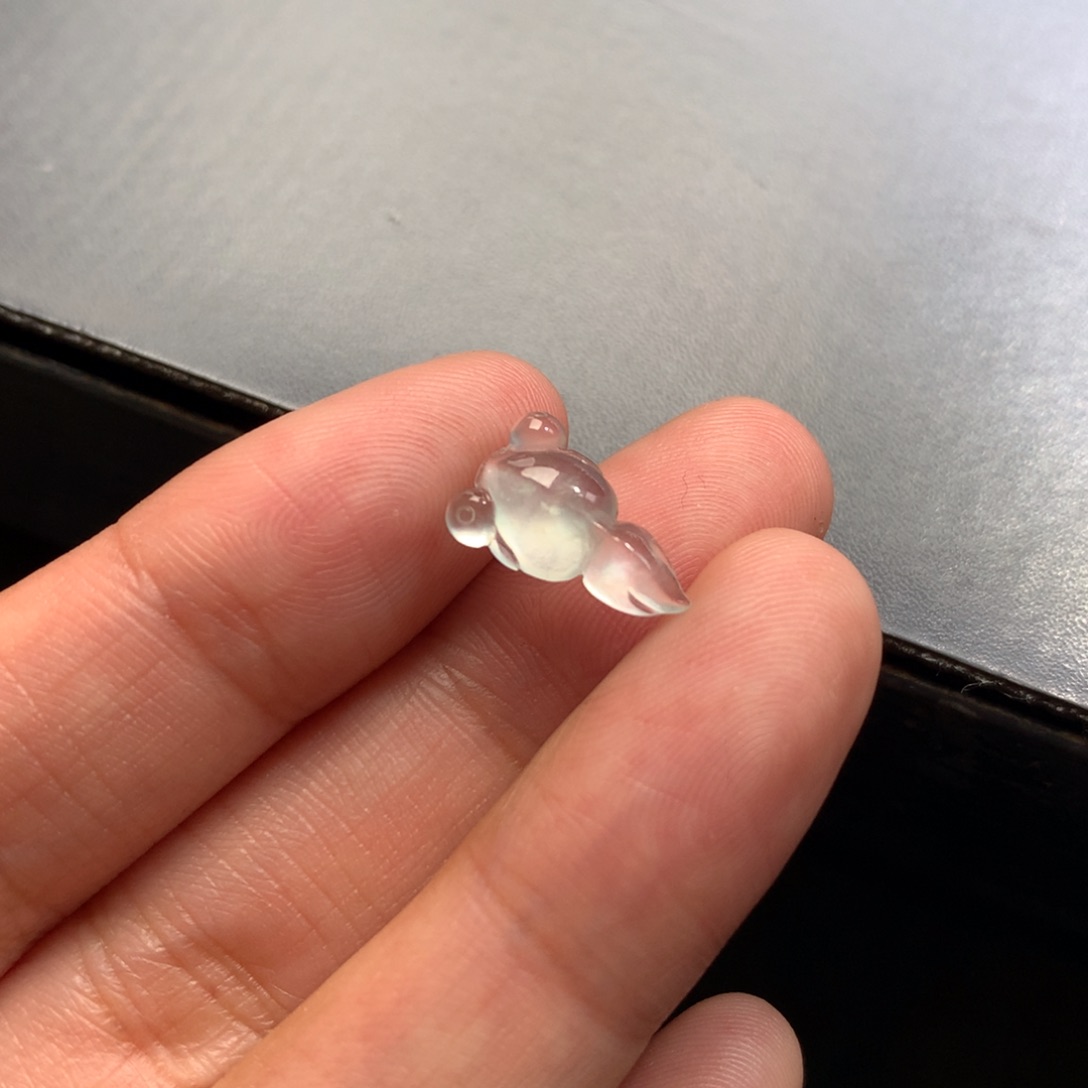 翡翠颈饰未镶嵌13.3 8.3 3.5